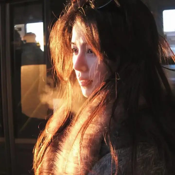 罗莎莉封面